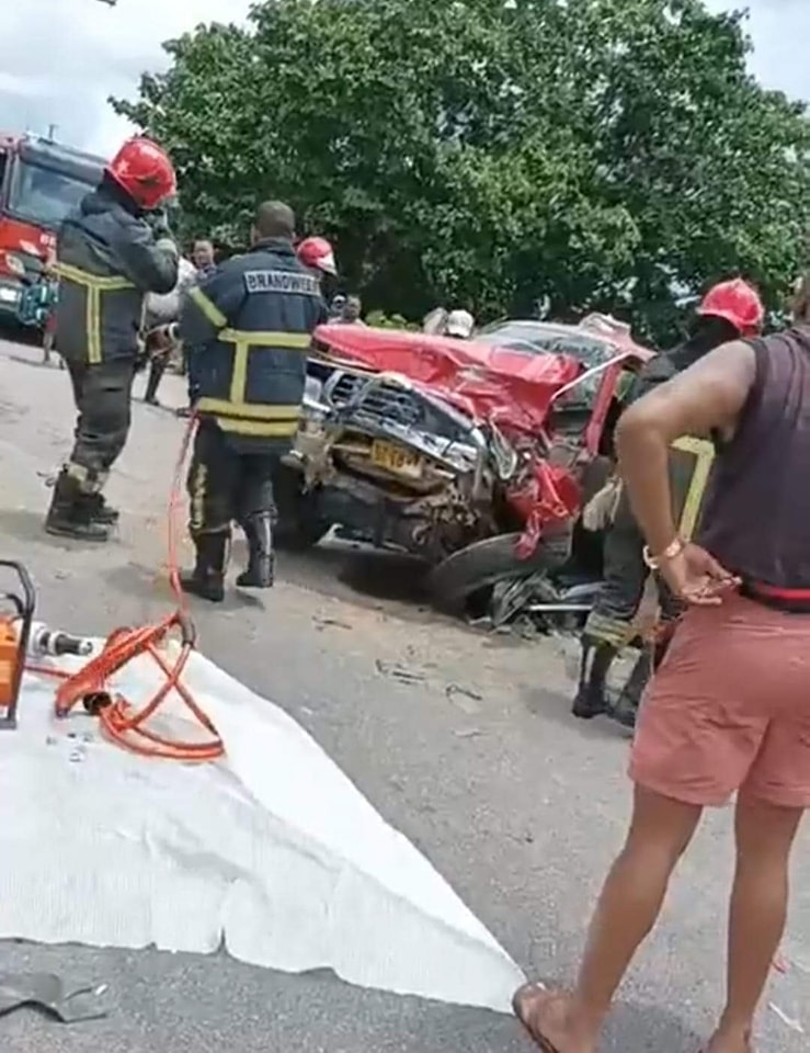 Zwaargewonden bij frontale botsing in Saramacca