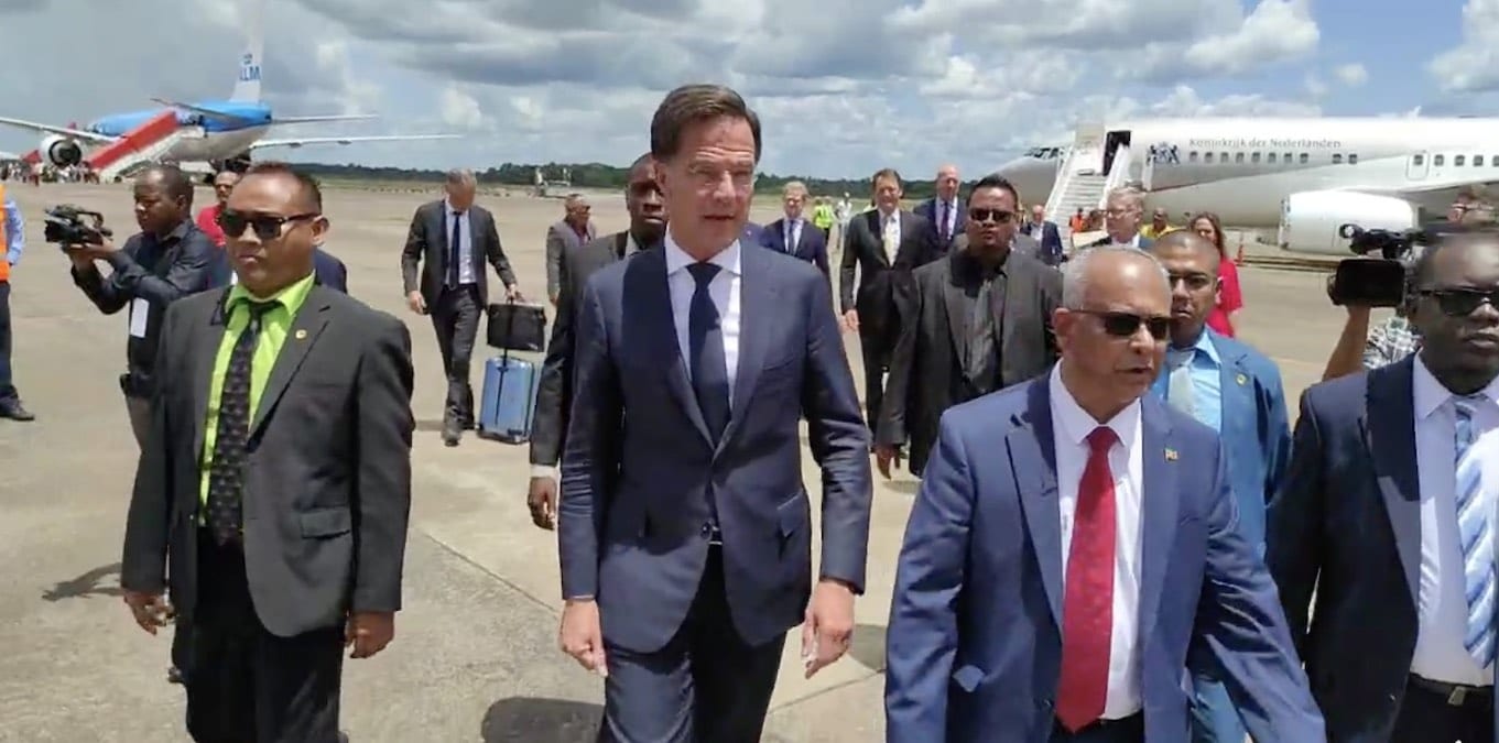 Rutte zet voet op Surinaamse bodem