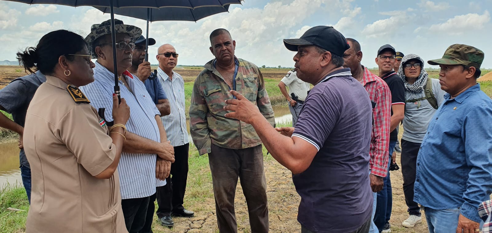 LVV-minister bezoekt boeren in Nickerie