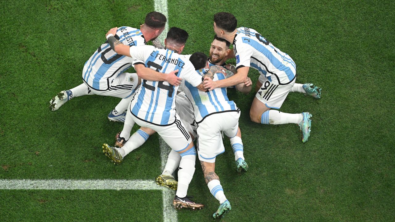 Door Lionel Messi geïnspireerde Argentinië wint WK na het verslaan van Frankrijk in sensationele finale