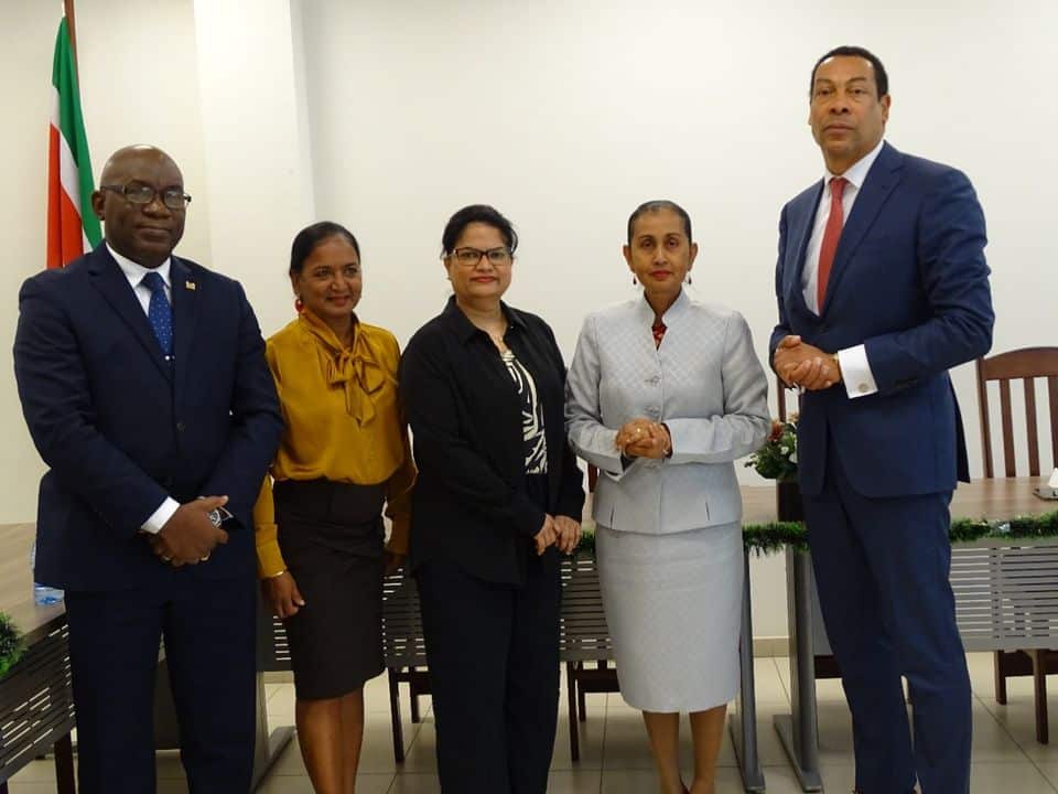 OM Suriname ontvangt minister Weerwind