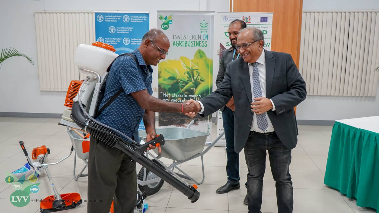 SAMAP overhandigt eerste set landbouwequipment aan begunstigden