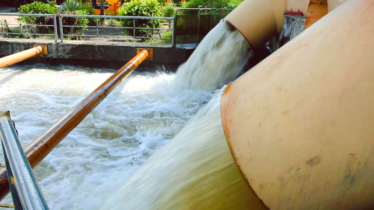 Pompgemaal Clarapolder opgestart om in waterbehoefte westelijke polders te voorzien