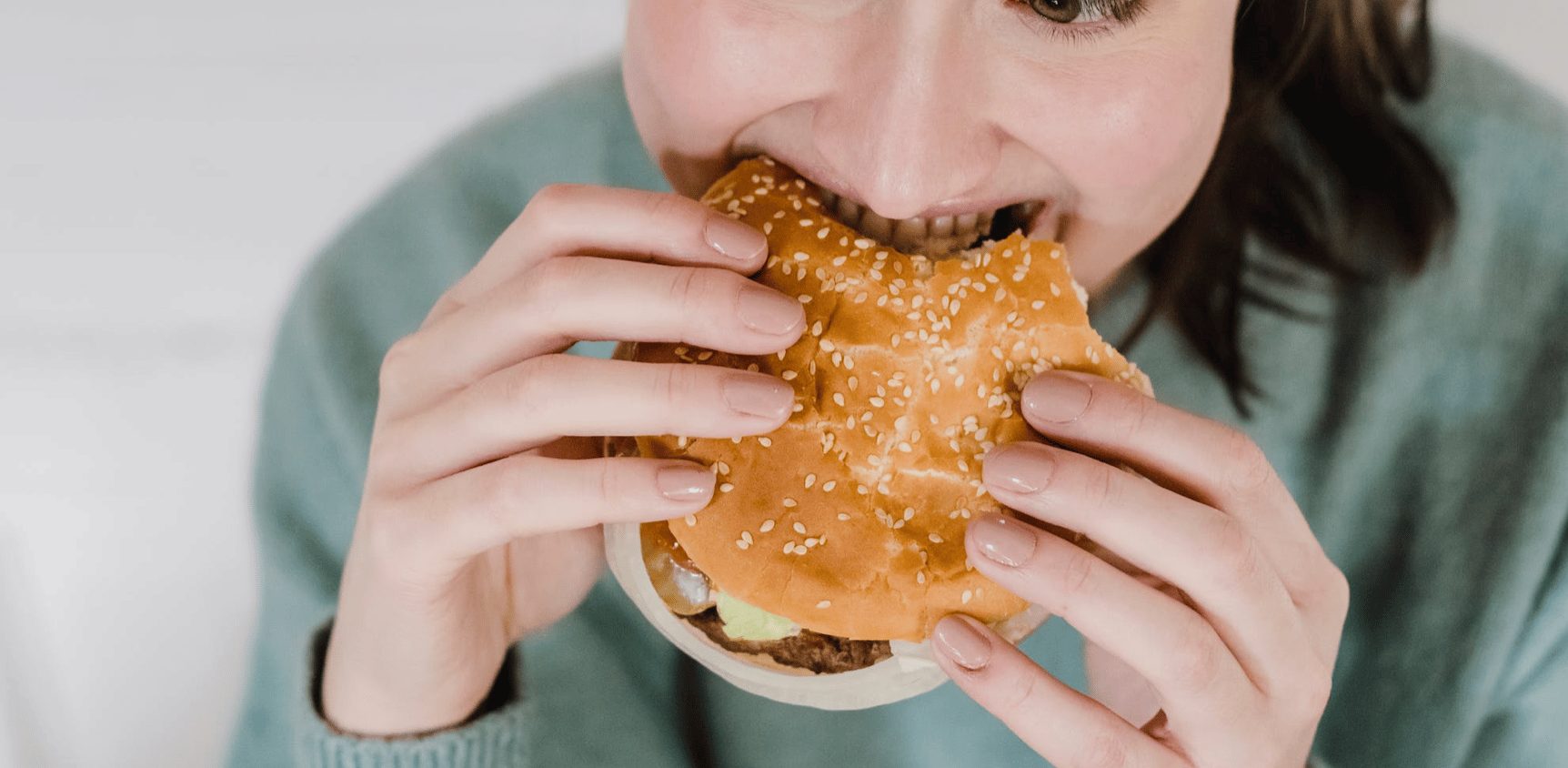 Directeur bedrijf: Mijn personeel mag geen rommel eten in hun vrije tijd en aan het werk