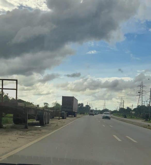 Containers, trekkers en geparkeerde obstakels zorgen voor onveilige situatie Martin Luther Kingweg