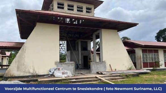 Newmont Suriname ondersteunt renovatie Multifunctioneel Centrum te Snesiekondre