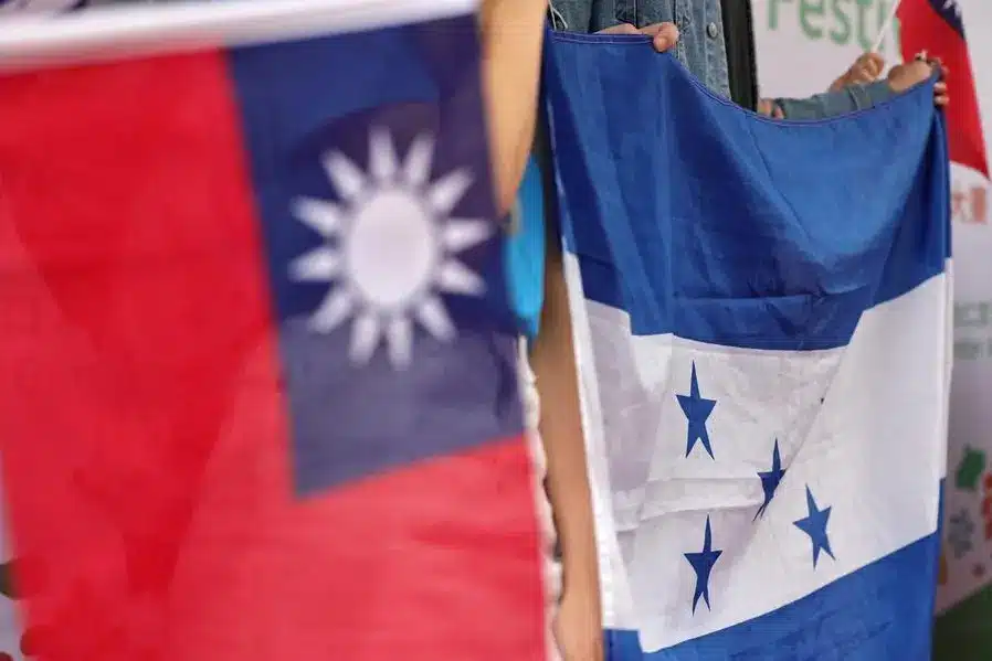 Honduras verbreekt banden met Taiwan, gaat betrekkingen aan met China