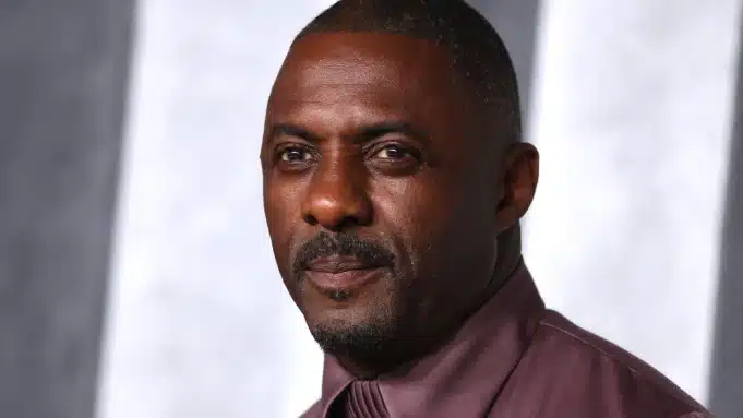 Idris Elba vindt kritiek over het niet noemen van zichzelf een ‘zwarte acteur’ ‘dom’