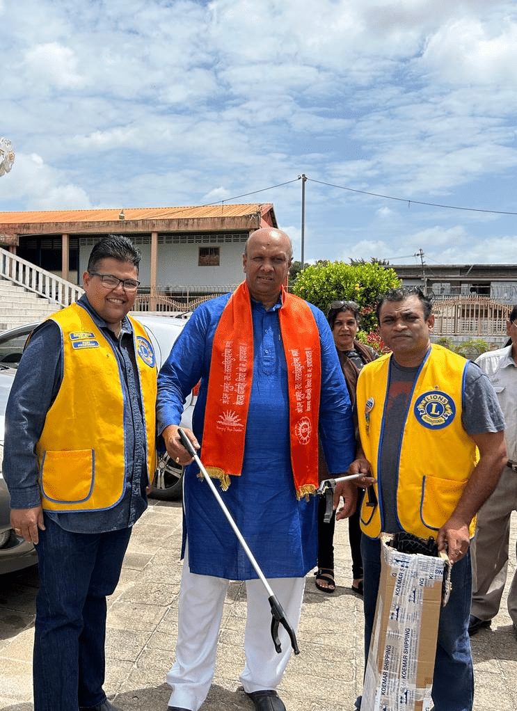 Lions Club biedt vuilgrijpers aan om binnenstad Paramaribo schoon te houden