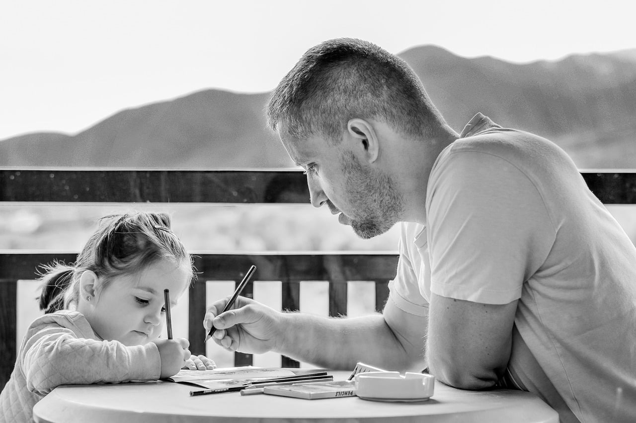 Ouders die helpen met schoolwerk belemmeren vooruitgang kinderen, blijkt uit studie