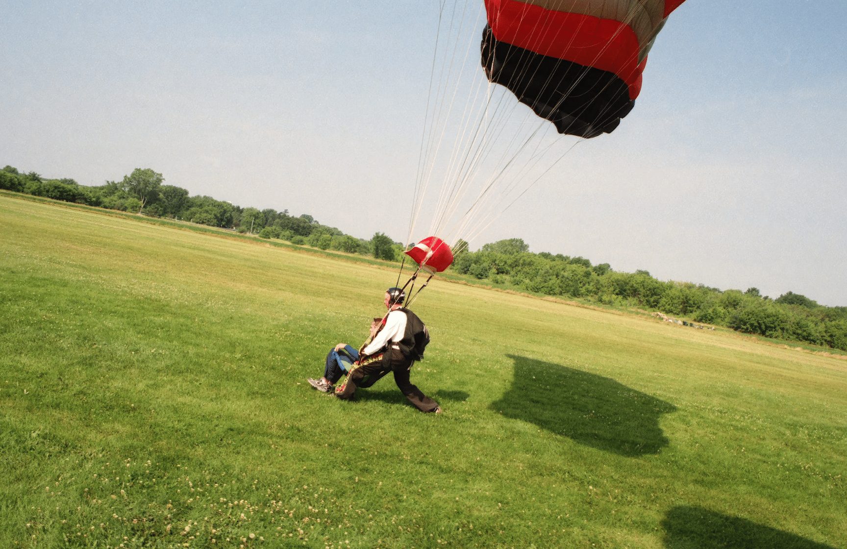 Steunbetuigingen stromen binnen voor overleden 49-jarige parachutist Airport Teuge