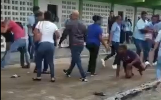 Instabiele situatie op Muloschool in Paramaribo-Noord, moeder klapt man die haar zoon eerder slagen had toegebracht