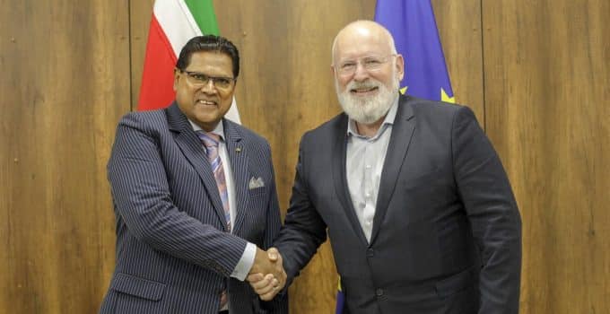 EU-topper Timmermans: Suriname kan leidende rol spelen in kwestie klimaatverandering