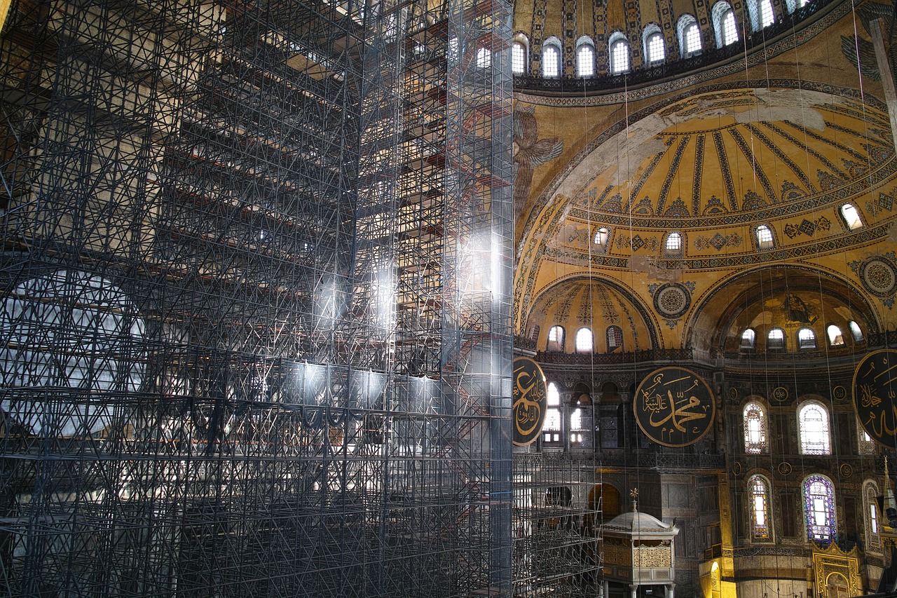 Standbeeld van heidense God ontdekt in historische kerk in Istanbul