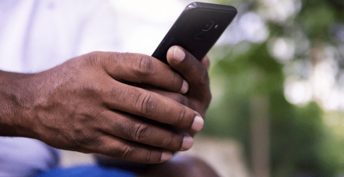 Telefoon miljonair wordt dagelijks overspoelt met ‘bedelverzoeken’ van familie uit Suriname