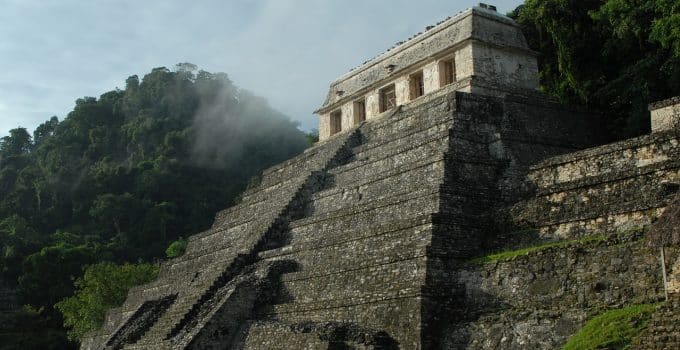 Unieke rituele kano ontdekt in Maya cenote