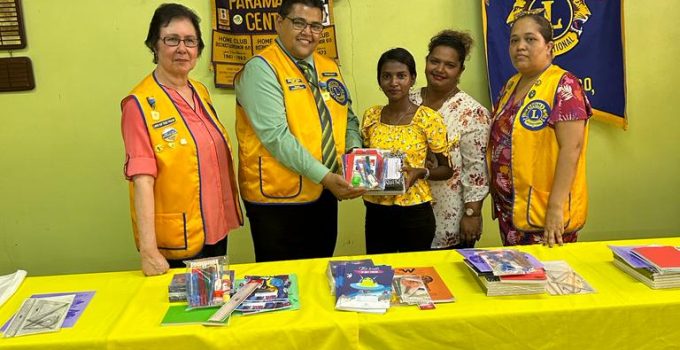 Lions Club Paramaribo Central doneert goederen aan 35 hulpbehoeftige kinderen