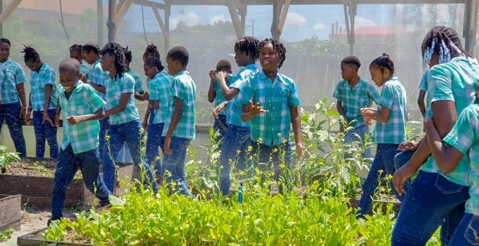 Schooltuinproject afgesloten te Latour