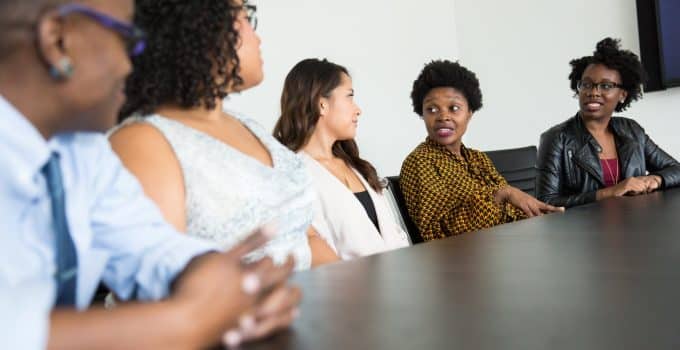 Ondernemer onthult: Surinaamse vrouwen verbergen ouderschap tijdens sollicitatieproces