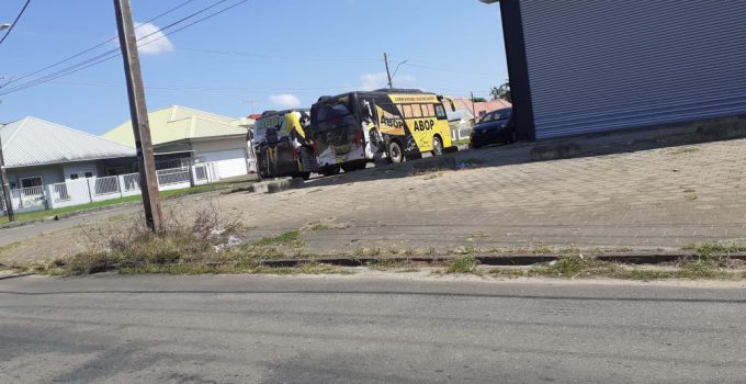 Peperdure tourbussen van Brunswijk tonen aan dat hij stinkend rijk is