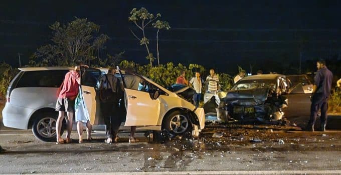 Ernstig auto-ongeluk op Martin Luther Kingweg in Suriname