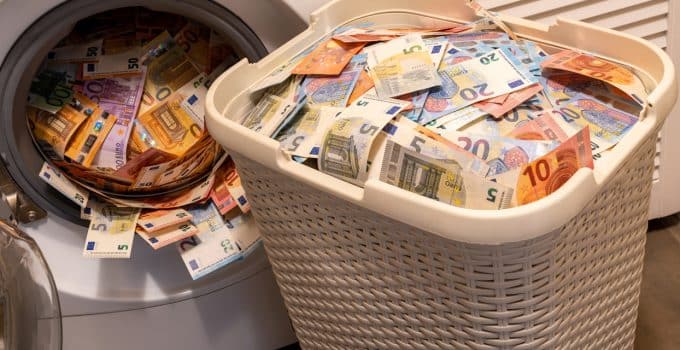 geld euro witwassen money laundering