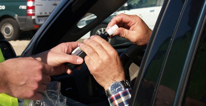 Fraude met rijbewijs ontdekt bij verkeerscontrole aan Mr. Jagernath Lachmonstraat