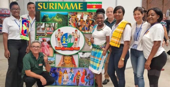 Surinaamse ambassade deelt culturele rijkdom tijdens internationale bazaar in Cuba