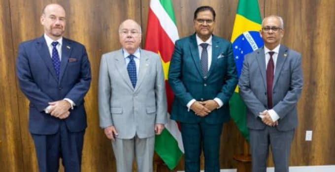 Braziliaanse minister Mauro Vieira in Suriname