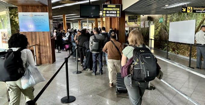 suriname zanderij johan adolf pengel luchthaven aankomst