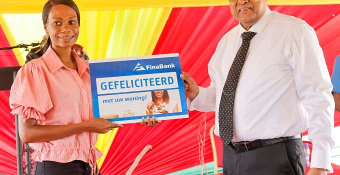 Santokhi geeft startsein voor derde project Landelijke Woningbouwprogramma Fase 1 te Lelydorp