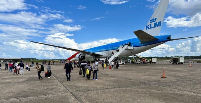 klm boeing 777 zanderij vliegtuig johan adolf pengel luchthaven airport