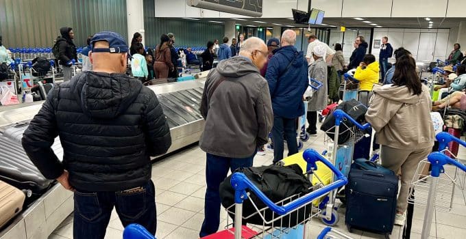 Intens verdrietige gevoelens op Schiphol na vakantie in Suriname treffen ook Nederlanders