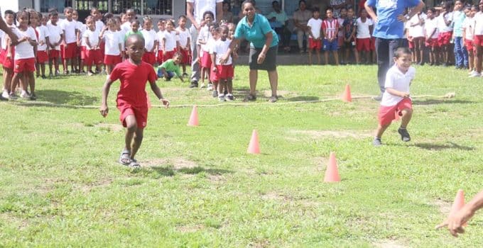 Franse ambassadeur de Lacoste brengt Olympische geest naar Suriname