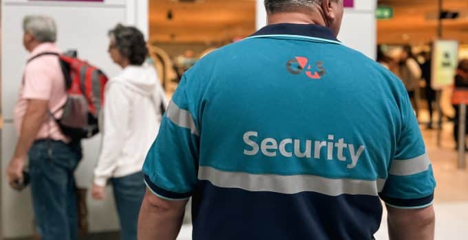 schiphol airport security check g4s beveiliger