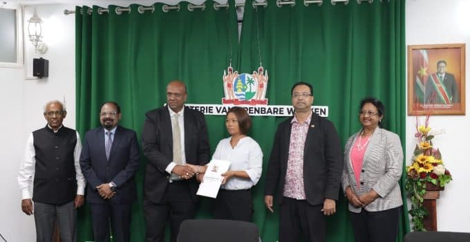 Suriname en India ondertekenen contract voor herstel van recreatiegebied in Nickerie