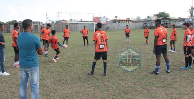 Sportzaken Nickerie en NVB organiseren scholen voetbaltoernooi