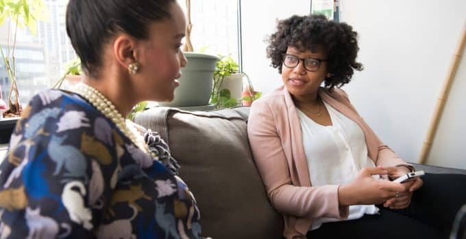 Waarom veel Surinaamse vrouwen kiezen voor gezichtsbehandelingen in plaats van make-up