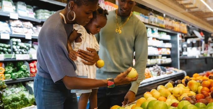 winkel boodschappen supermarkt gezin