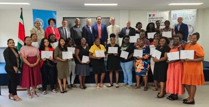 Alliance Française en UNICEF steunen Frans onderwijs in Suriname