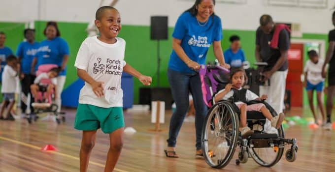 Kinderen met een beperking leven zich uit tijdens sportdag