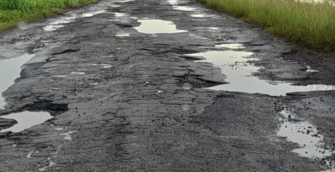 Oost-West verbinding te Middenstandspolder in Nickerie verkeert in slechte staat