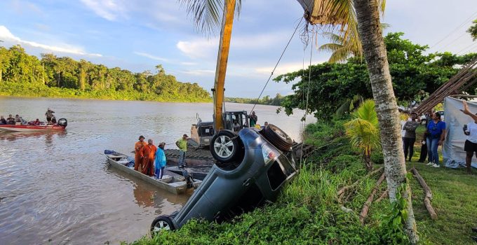 Auto die in de Saramacca rivier verdween gevonden