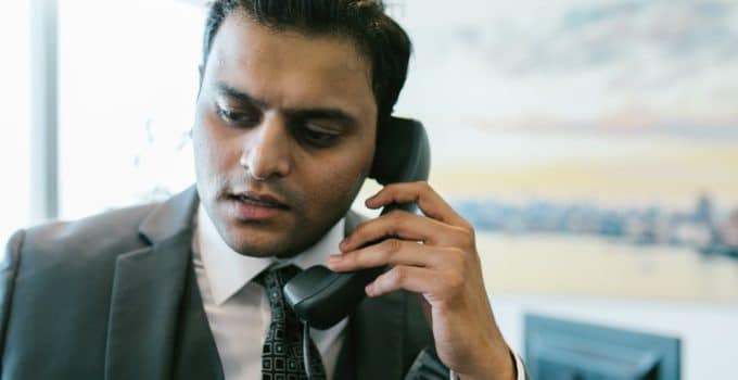 callcenter bellen telefoon kantoor ambtenaar werken