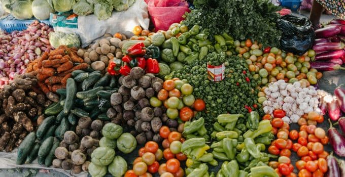 Marktverkopers in Suriname lijden onder lage groenteprijzen