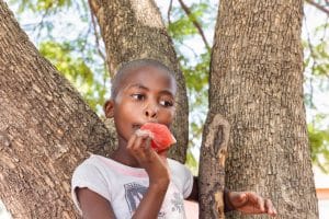 Lerares uit Paramaribo die eigen kinderen geen warm eten geeft aangepakt