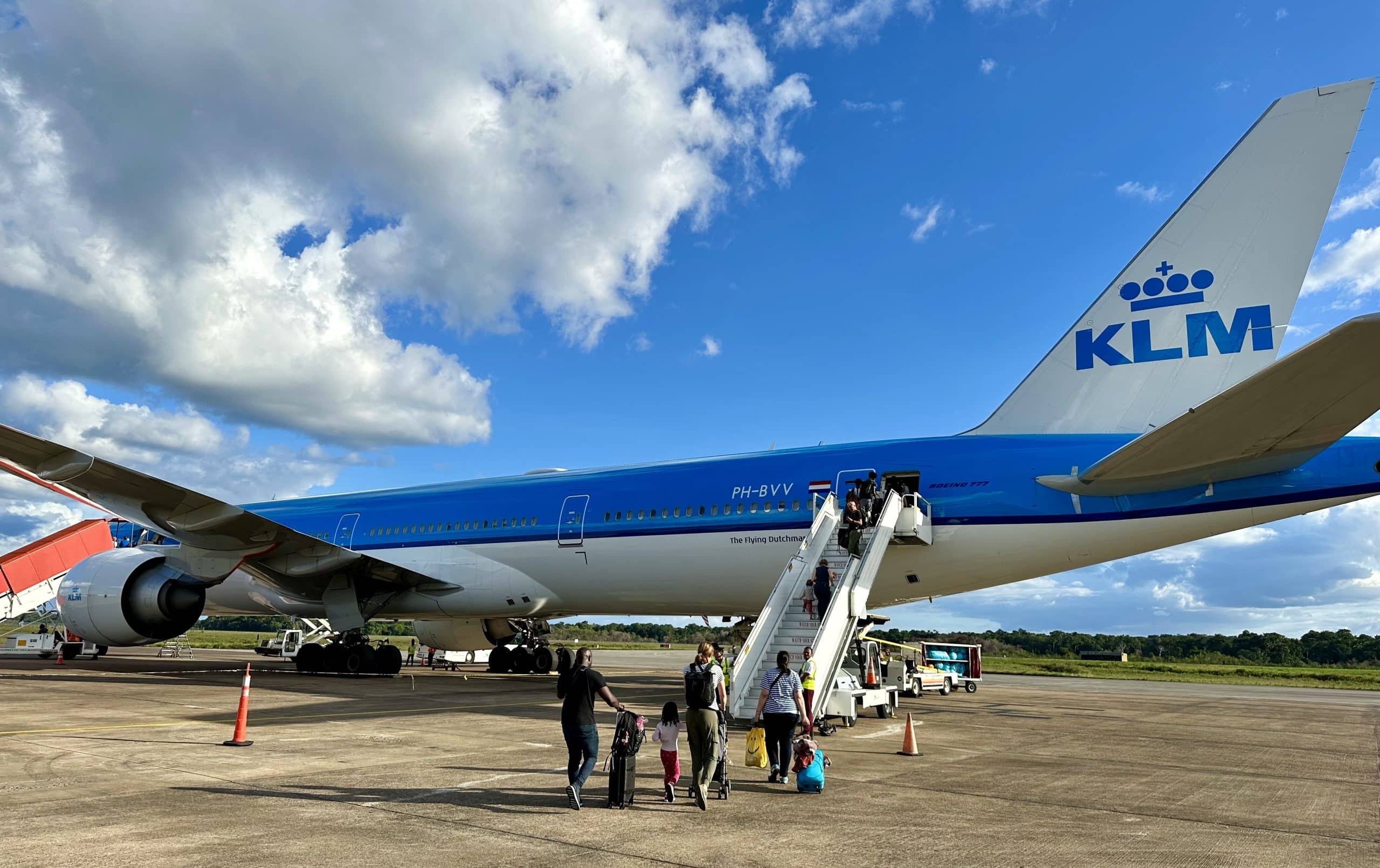 zanderij johan adolf pengel luchthaven airport klm boeing