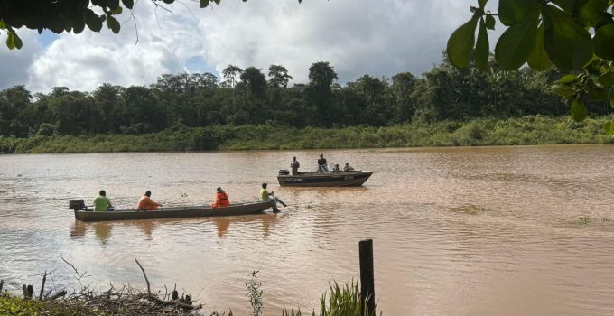 Vermoedelijke 30-jarige vrouw de Saramacca rivier ingereden