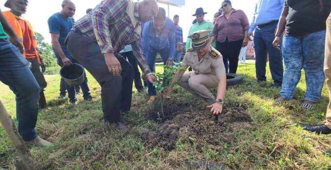 Startsein gegeven voor ‘Planting One Million Trees in 5 Years’ project in Saramacca