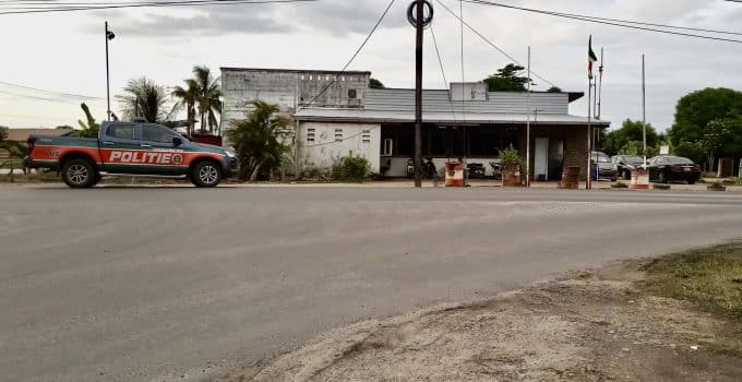 Wanprestatie Surinaamse agenten tijdens EBS-protest toont superioriteit Nederlandse politie aan